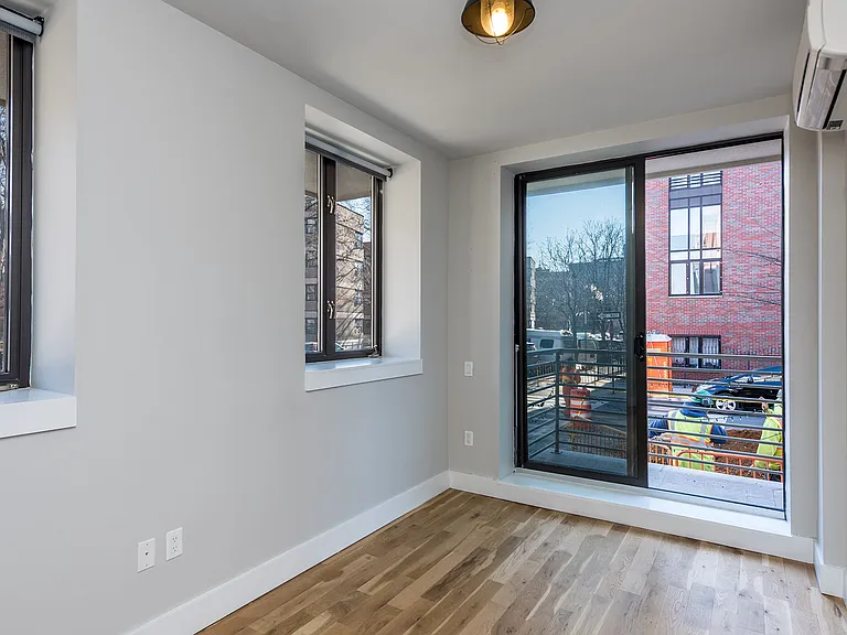 185 Leonard St #1B — Photo 3