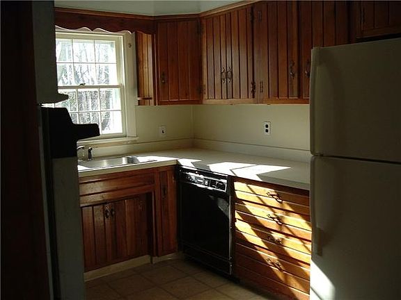 2nd image of 10 Westover Cir