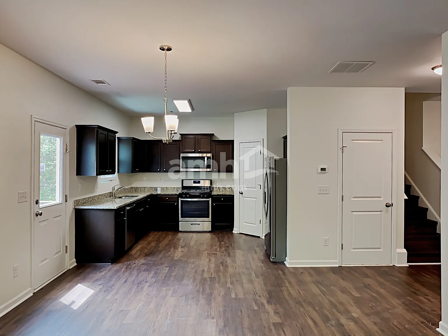 4 bed, 2.5 bath, 1829 sqft, $2,335 — Photo 3