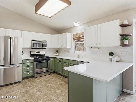 3rd image of 2418 Colonial Hills Rd