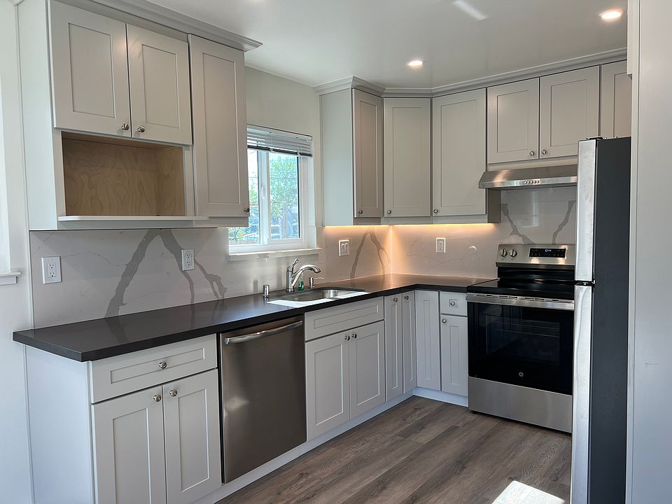 1st image of 215 Roble Ave #215