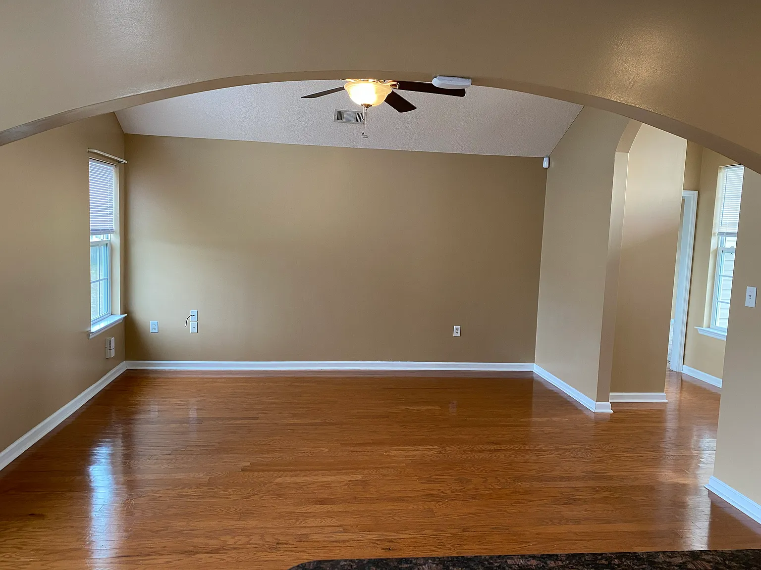 3 bed, 1414 sqft, $1,800 — Photo 3