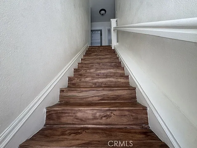 321 W 6th St — Photo 26