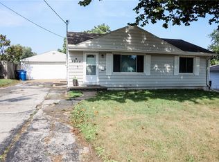 1215 Southlawn Dr, Des Moines, IA 50315