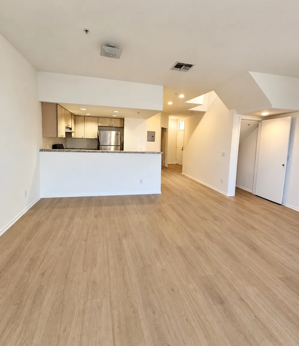 2 bed, 3.0 bath, $5,400 — Photo 3
