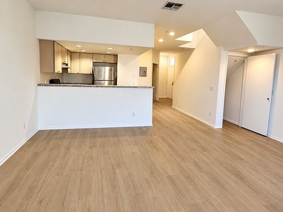 3rd image of 960 16th St APT 9