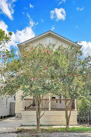3 bed, 3.0 bath, 2112 sqft, $3,400 — Photo 2
