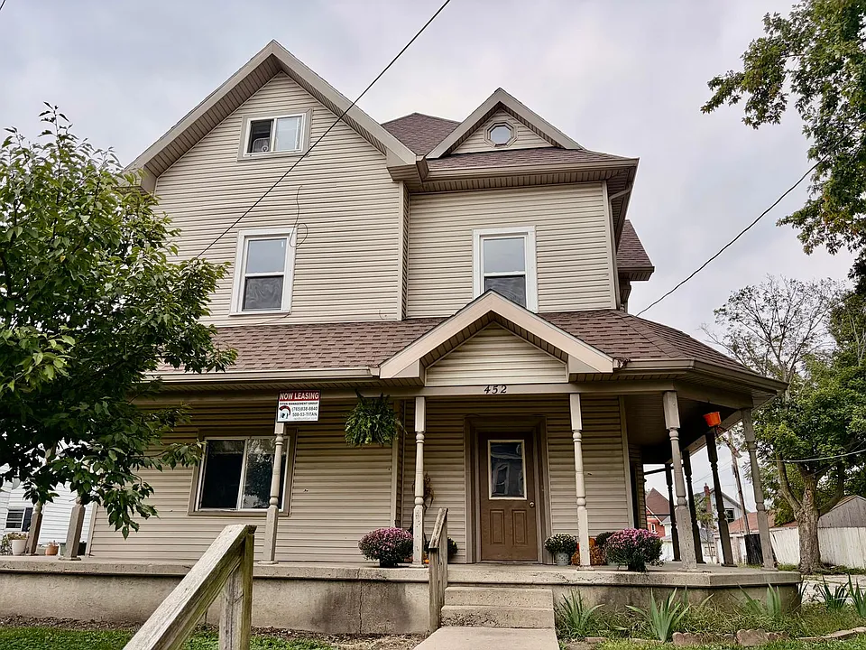 452 S Main St