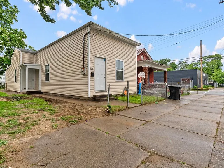 1830 W Main St — Photo 9