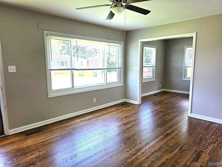 507 Redbud Dr NW — Photo 3