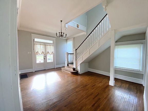5th image of 631 Daviess St