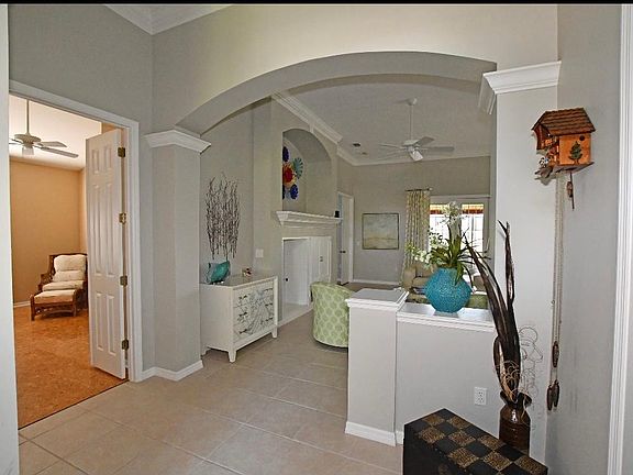 Entrance view to the livingroom