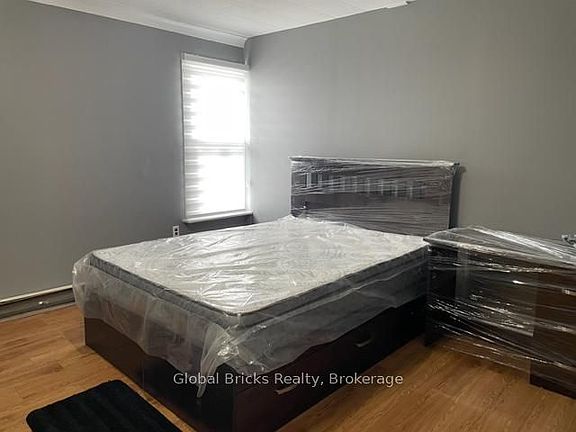 4th image of 1295 Dundas St #1