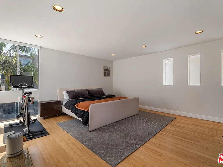11925 Goshen Ave #4 — Photo 13
