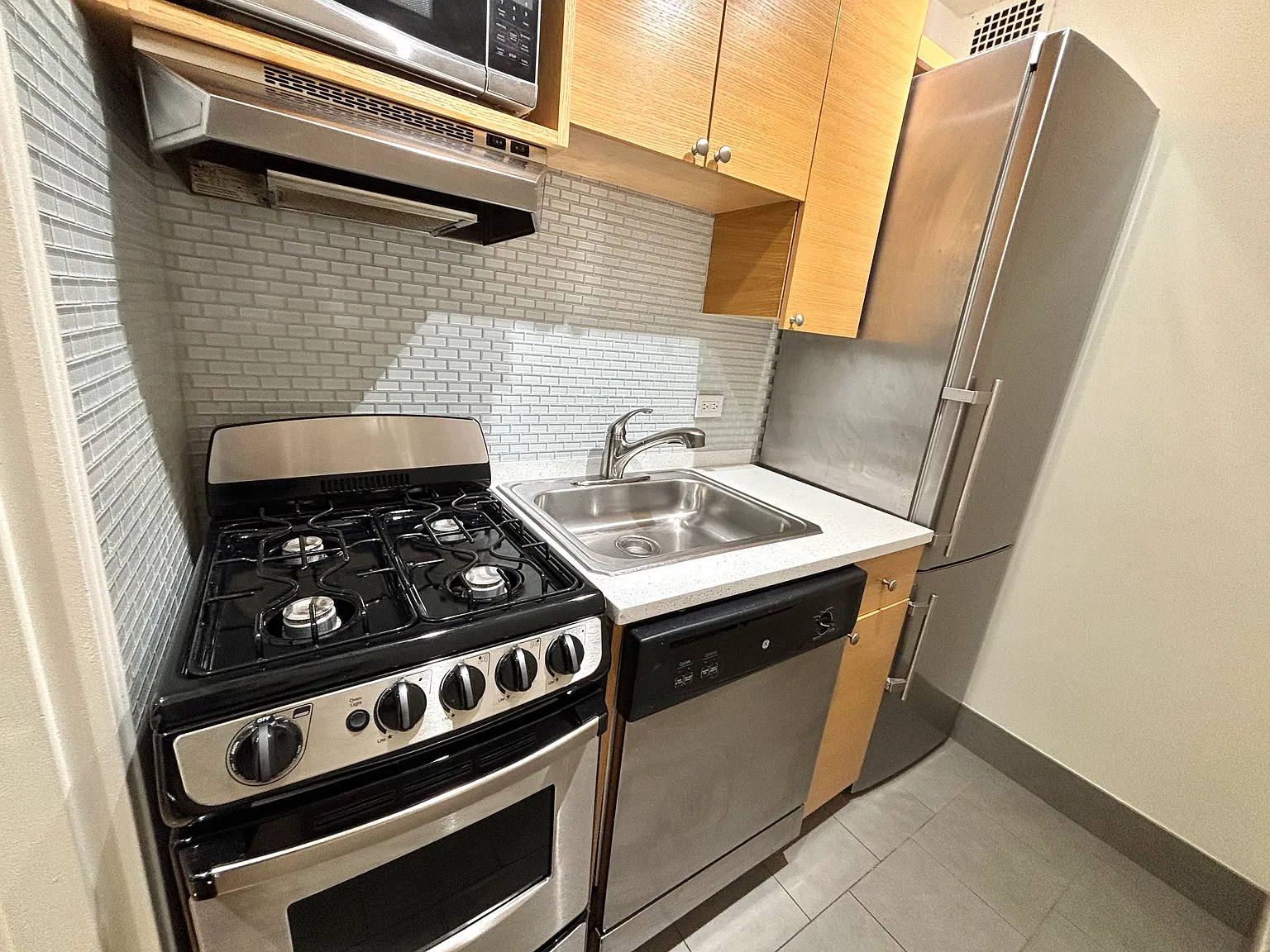420 East 79th Street — Photo 3