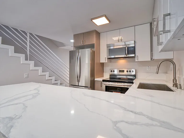 2106 Manhattan Beach Blvd — Photo 24
