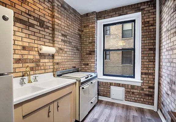 4th image of 860 W 181st St APT 3