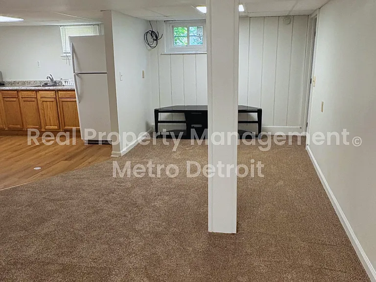 55 1/2 Kensington Blvd — Photo 6