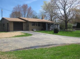 14 Pleasant View Dr, Grove City, PA 16154