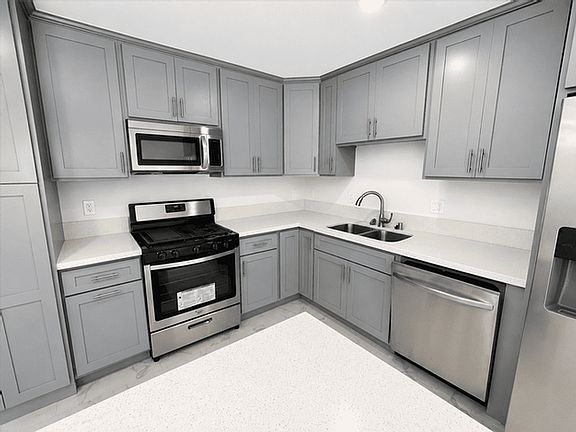 3rd image of 6029 Del Amo Blvd