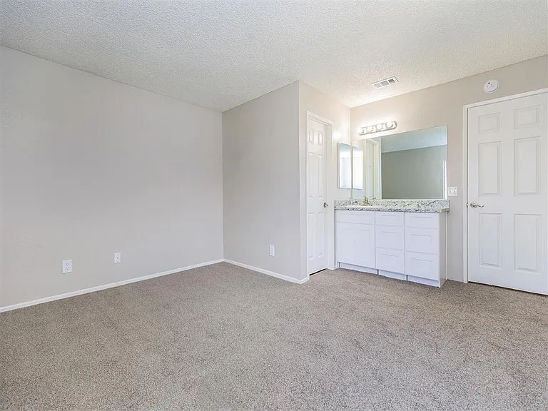 Carmel Apartments — Photo 39