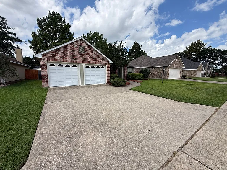 9812 Kings Pointe Dr — Photo 3