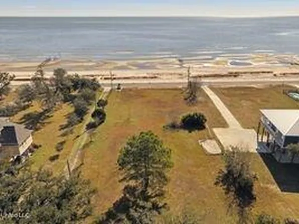 718 S Beach Blvd, Waveland, MS 39576