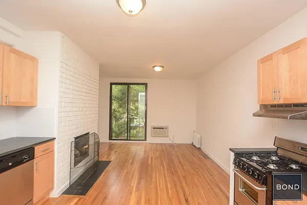 Rented by Bond New York | media 23