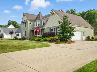 61 Lake Forest Dr, Hudson, OH 44236