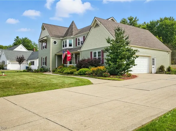 61 Lake Forest Dr, Hudson, OH 44236