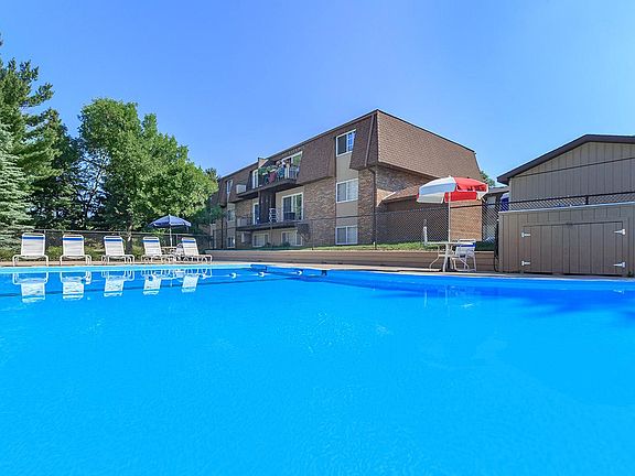 2nd image of 37 Uptown Rd APT 03A
