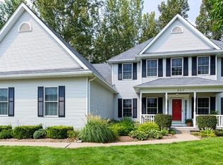 907 Bridgeview Pl, Le Claire, IA 52753