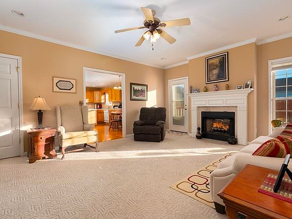 4th image of 715 Chasefield Ave
