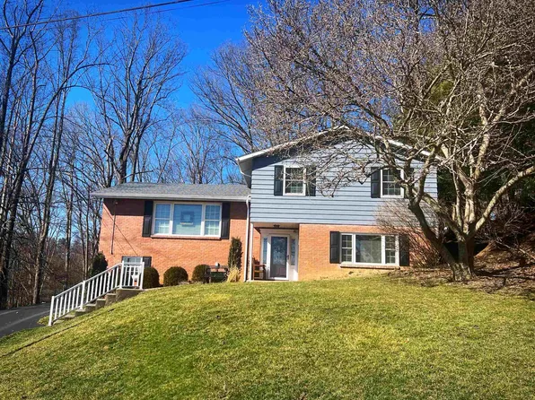 929 Pine Hill Dr, Fairmont, WV 26554