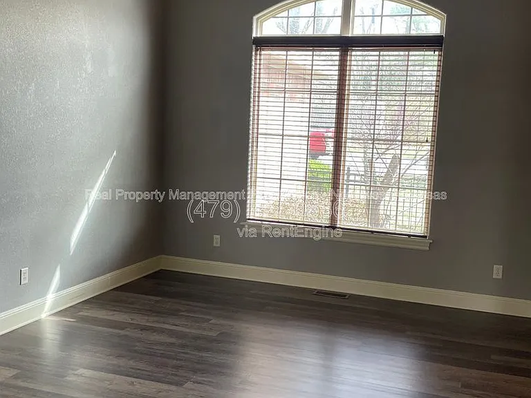 8763 Apple Gln — Photo 7