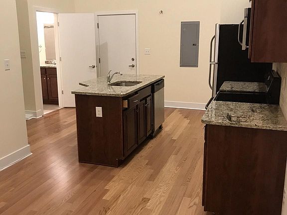 3rd image of 400 Green St Unit 3