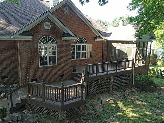 3rd image of 123 Chestnut Woods Ln
