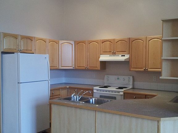 2nd image of 98 Blackfoot Blvd W