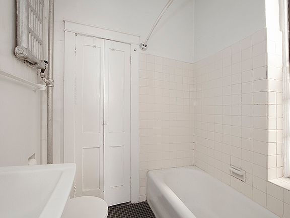 5th image of 23 Grove St APT 2C