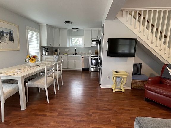 4th image of 2104 N Shore Dr