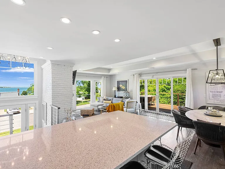 46 Cliff Dr — Photo 3