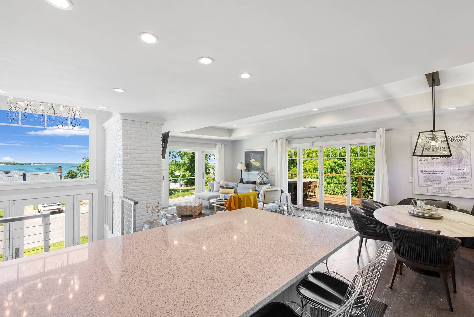  Open Floor Plan - Kitchen/Dining/Living