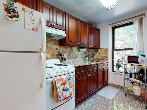 301 E 85th St APT 3A, New York, NY 10028