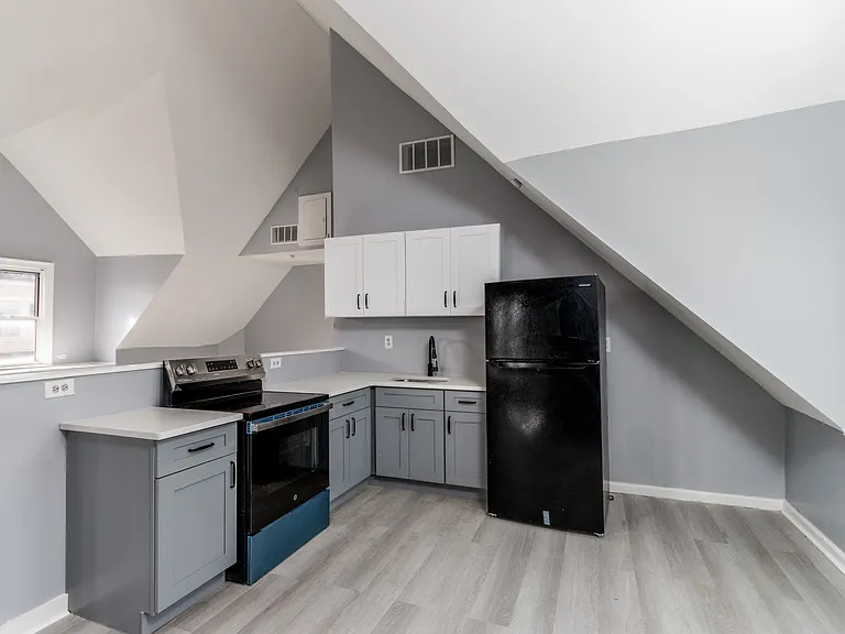 396 Sigourney St #3 — Photo 12