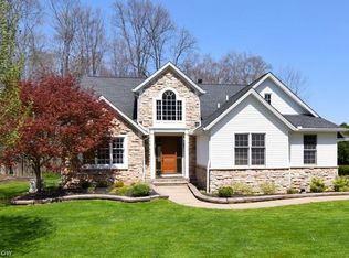 8118 Darbys Run, Chagrin Falls, OH 44023