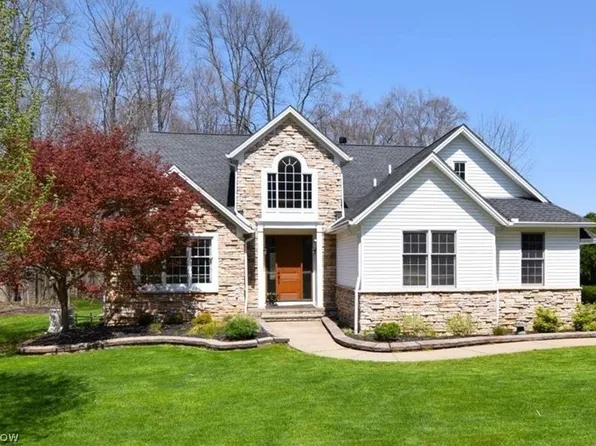 8118 Darbys Run, Chagrin Falls, OH 44023