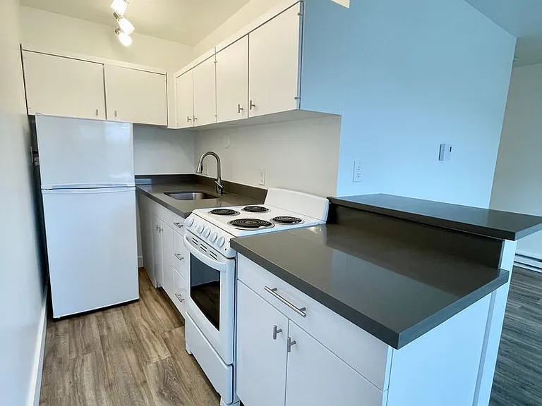 Village Vista Apartments — Photo 76