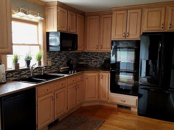 4th image of 30 Willowbrook Dr