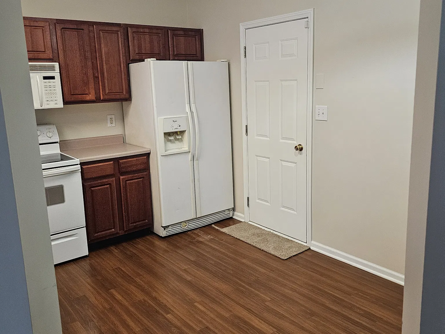 3 bed, 2.5 bath, 2036 sqft, $1,700 — Photo 3