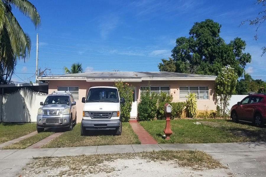 1st image of 779 W 64th Dr